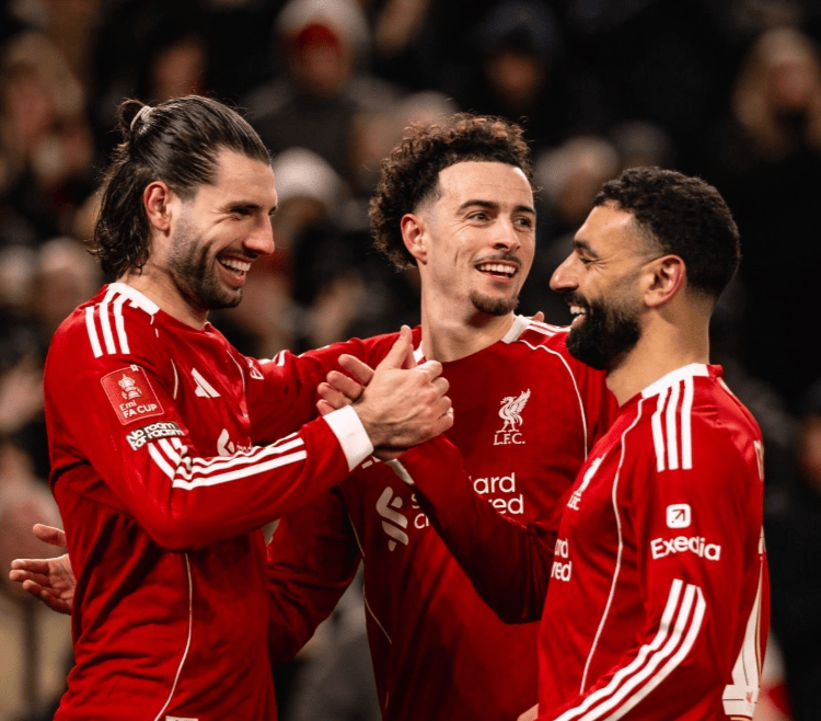 半场射门数2比12，利物浦创11年最差纪录，球迷：中场就该解雇斯洛特